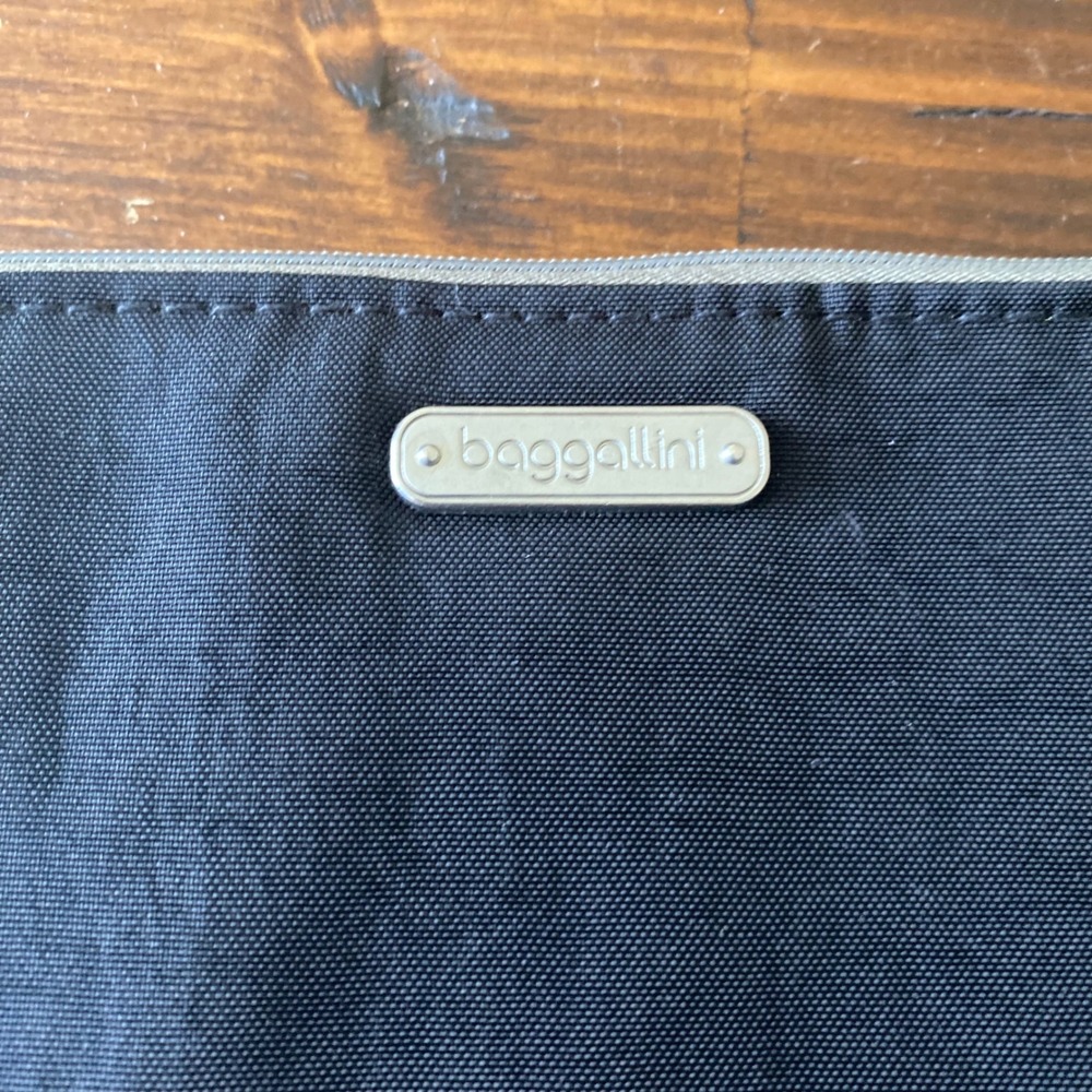 Baggallini Black Nylon RFID Wristlet Pouch Wallet W/ Card Slots Detachable Strap - Picture 3 of 10
